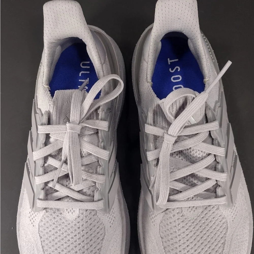 Adidas Men's Gray Running Shoes size 7.5 pre Owned Exellent condition